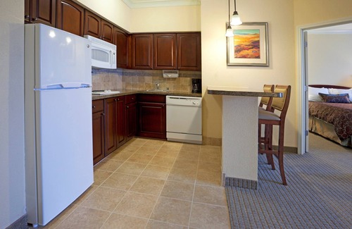 West San Antonio Condominio | Suite King accesible cerca de SeaWorld | Gimnasio + acceso a la piscina accesible