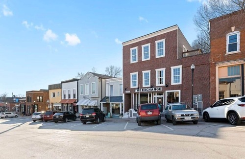 Parkville Apartamento | King Suite on Main Stay & Relax|Coffee & Shopping
