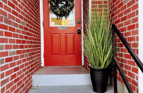 Parkville Apartamento | King Suite on Main Stay & Relax|Coffee & Shopping