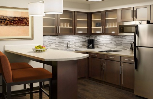 Wichita Falls Apartamento | King Suite w/ Fitness Center | Business Travelers