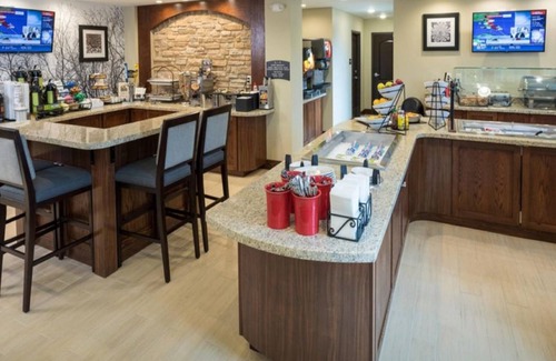 Wichita Falls Apartamento | King Suite w/ Fitness Center | Business Travelers