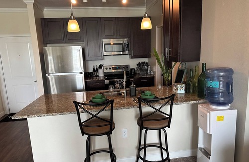 Azalea Park Apartamento | King suite with pool and private balcony