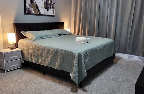 Old North Columbus Apartamento | king Suite1-bedroom with AC, WiFi in brilliant Columbus, black-out curtain