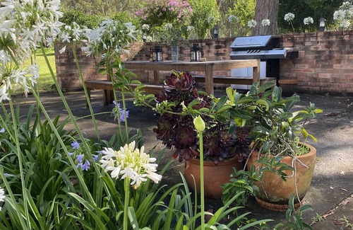 Fosterton Casa | Kingaley Farmstay Retreat - river side 20 acres of bliss - Pet Friendly!