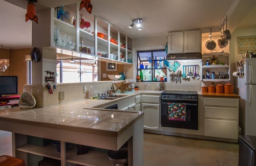 Bay Area Casa | CASA CALYPSO - Casa del artista única en un gran vecindario