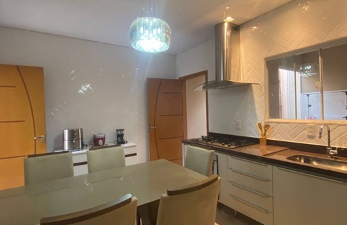 Brasilia Casa | Kingdom Of Eagles Bedroom , Private Room in a house, 5 Min from Londrina Airport