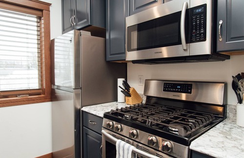Powderhorn Casa | Kingfield, Minneapolis; Duerme 6; Nueva construcción, a 3 millas del centro