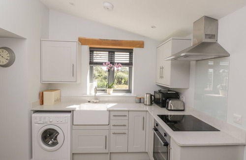 South Leigh Cabaña | Kingfisher, 2 The Old Stables