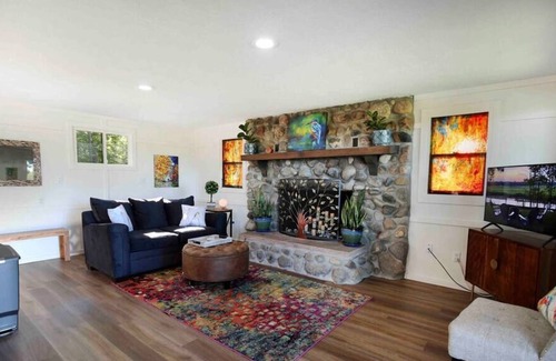 Sanford Casa | Kingfisher Cabin: Stunning Views! Lakebed Vistas