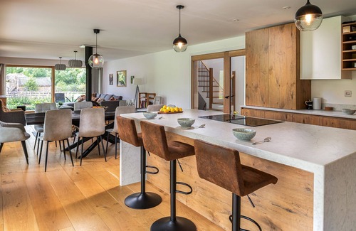 Market Drayton Cabaña | Kingfisher Forge - Luxury Cottages