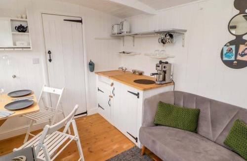 Nantgarw Casa | Kings Cwtch Shepherd's Hut