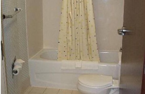 Landen Hotel | Kings Inn & Suites Mason