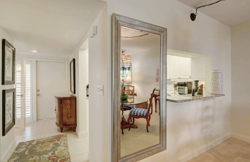 Kings Lake Condominio | Kings Lake First Floor Corner Condo with 2 Lanais and Walk to the Community Pool
