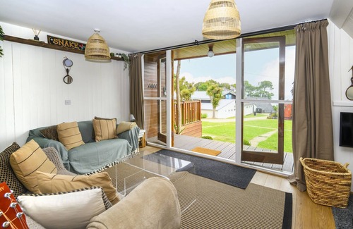 Great Mongeham Cabina | Kingsdown Coastal Home in Kent With Sea View- Sleeps 6
