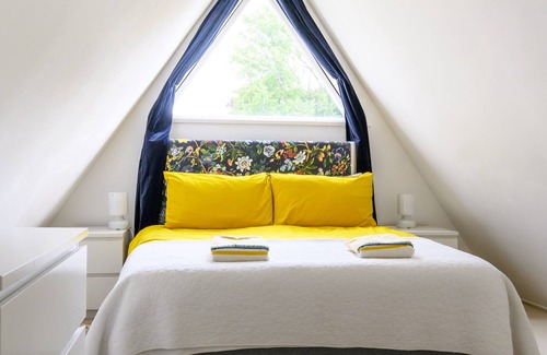 Great Mongeham Cabina | Kingsdown Coastal Home in Kent With Sea View- Sleeps 6