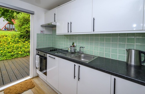 Great Mongeham Cabina | Kingsdown Coastal Home in Kent With Sea View- Sleeps 6