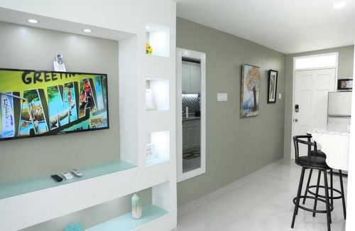New Kingston Apartamento | Kingston Guest Apartment At Valencia