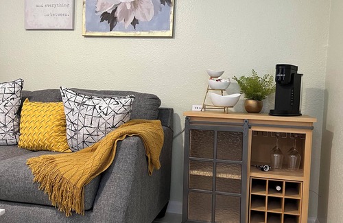 Bonanza Apartamento | Kingsway by the Laredo Medical Center.