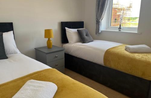 Derby Casa | Kingsway House - Spacious 4 Bed Home From Home in Derby