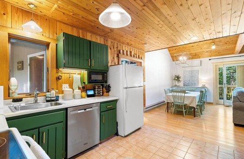Jefferson Cabaña | Kinney Cabin: 5-Bedroom Lakefront Home