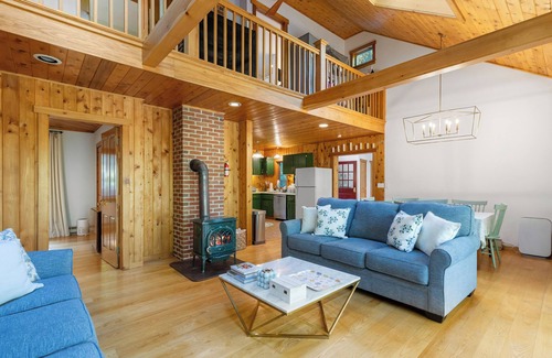 Jefferson Cabaña | Kinney Cabin: 5-Bedroom Lakefront Home