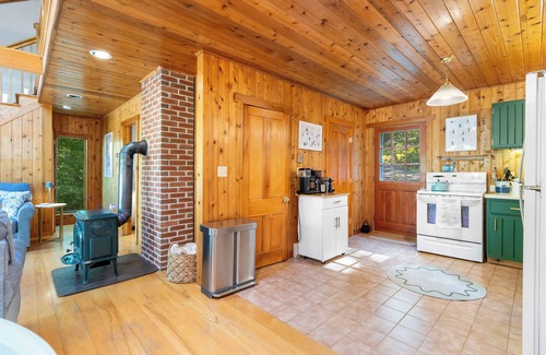 Jefferson Cabaña | Kinney Cabin: 5-Bedroom Lakefront Home