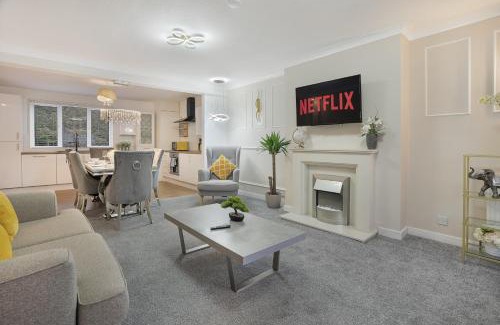 Cults Casa | Kirk Brae House - Grampian Lettings