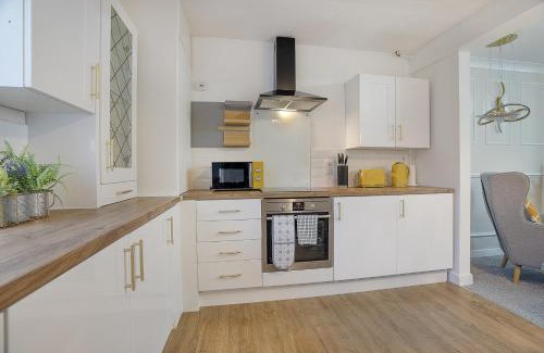 Cults Casa | Kirk Brae House - Grampian Lettings