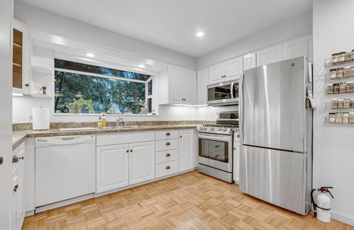 North Rose Hill Casa | Kirkland Luxury Getaway with Backyard & Workspace!
