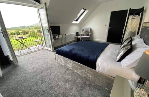 Armoy Cama Y Desayuno | Kirkpatrick house @littlelakelodges retreat spa type getaway, Hottubs & bbq huts