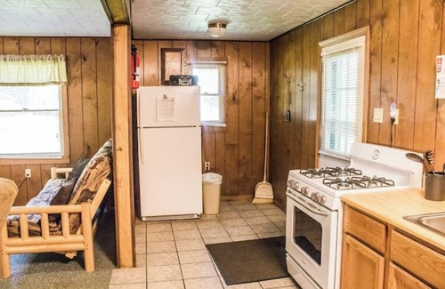 Triumph Cabina | Kishauwau's Starved Rock Area Cabins - Dog Friendly Mother-in-law Family Cabin