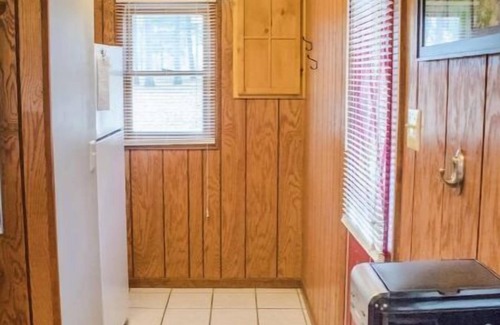 Triumph Cabina | Kishauwau's Starved Rock Area Cabins - Studio Bridge Cabin