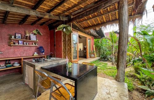 General Luna Casa | Kismet House Central & Private Cozy Home in General Luna