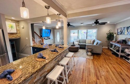 Indian Harbour Beach Casa | Kiss The Wave - Spacious 4br3ba, Wpoolhot Tub