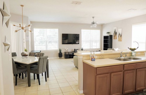 San Benito Casa | Casa en Kissimmee Piscina y Spa Cerca de Universal, Disney World