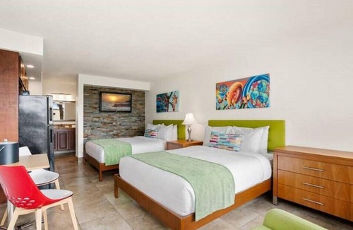 Historic Downtown Kissimmee Hotel | Kissimmee Spacious Suite with Pool & Fitness Center