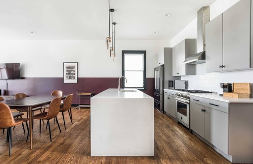 Germantown Condominio | Kitty, Faith & Barbara by Avantstay 3 Unit Buyout w/ 12br in Heart of Nashville