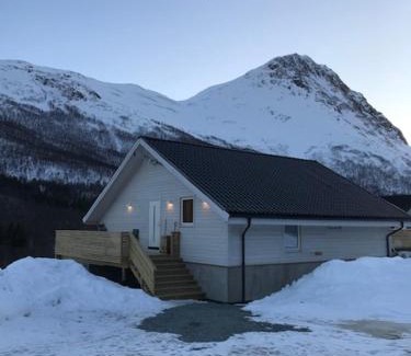 Lyngen Casa | Kjelkebakken gård 2.