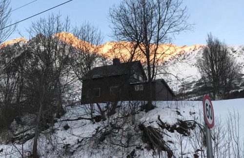 Lyngen Casa | Kjelkebakken Gard