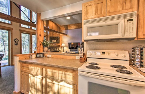 Klamath Falls Cabina | Klamath Falls Cabin Retreat w/ Deck & Grill!