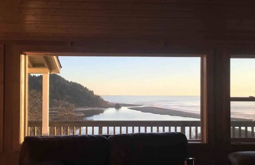 Klamath Cabina | Klamath Overlook House. 3 bedroom 2 bath with amazing views