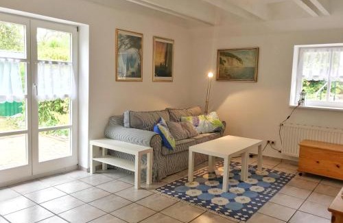 Nardevitz Casa | Kleine reetgedeckte Doppelhaushälfte in idyllischer Lage