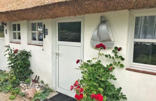 Nardevitz Casa | Kleine reetgedeckte Doppelhaushälfte in idyllischer Lage