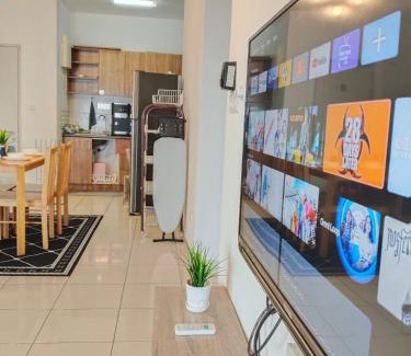 Kota Warisan Apartamento | KLIA Travel Homestay - 3R 2B - WIFI & NETFLIX