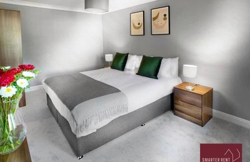 Knaphill Apartamento | Knaphill - 2 Bedroom House - With Parking