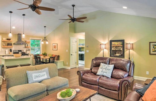 Lynn Casa | 'Knobby Creek Cottage' w/ Hot Tub & Grill!