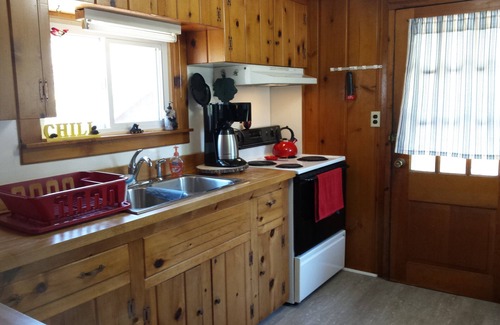 East Tawas Casa | Knotty Pine Cabin short distance to Lake Huron Access! Near Tawas Point