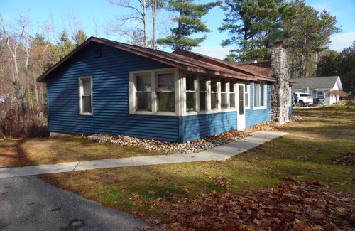 East Tawas Casa | Knotty Pine Cabin short distance to Lake Huron Access! Near Tawas Point