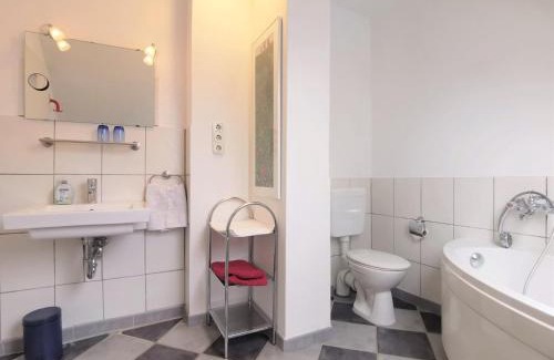 Ausacker Apartamento | Kobs - FeWo inmitten der Natur mit zwei Bädern, Terrasse und gemütlichem Wohn- und Esszimmer