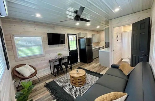 Carbon Hill Casa | Koby-NEW tiny home with shared fishing pond